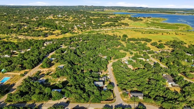 1381 Greenbriar Dr, Canyon Lake, TX 78133