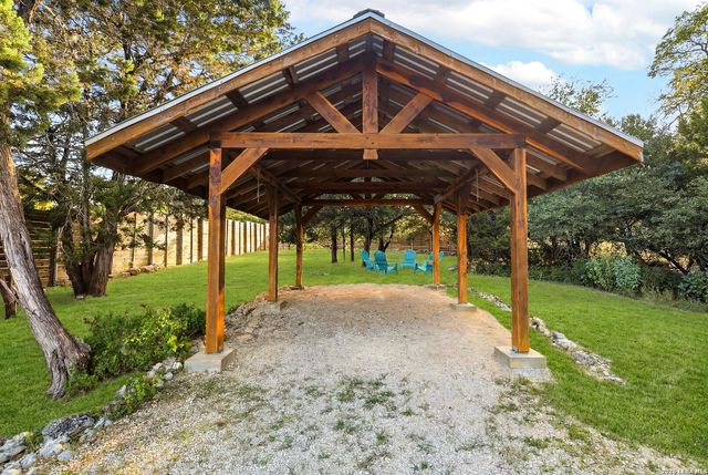 1381 Greenbriar Dr, Canyon Lake, TX 78133