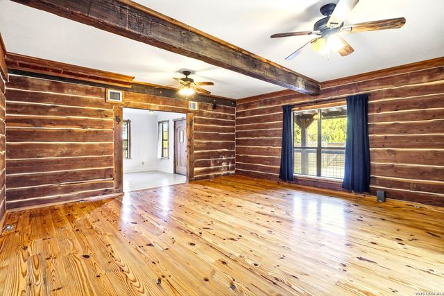 1381 Greenbriar Dr, Canyon Lake, TX 78133
