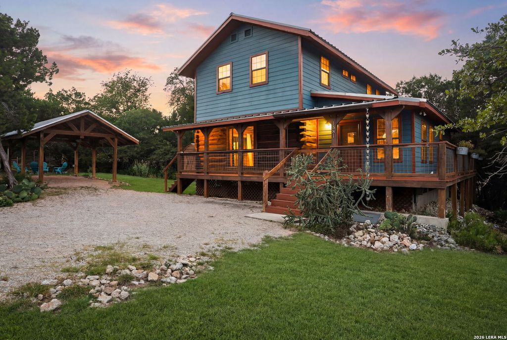 1381 Greenbriar Dr, Canyon Lake, TX 78133