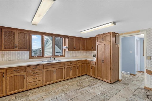 1270 Hillside Road, Edgerton, WI 53534