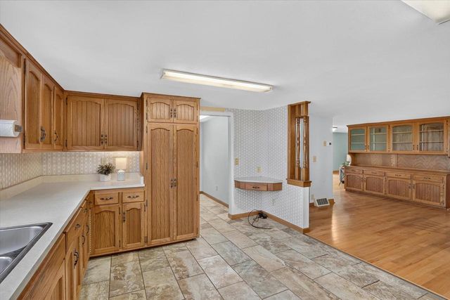 1270 Hillside Road, Edgerton, WI 53534