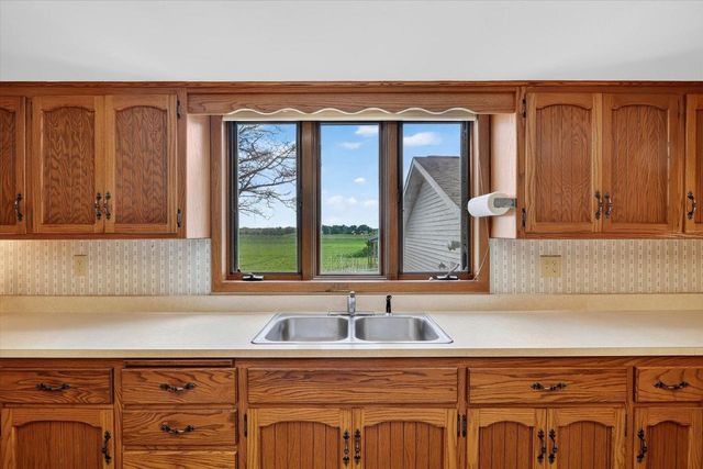 1270 Hillside Road, Edgerton, WI 53534