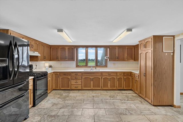 1270 Hillside Road, Edgerton, WI 53534