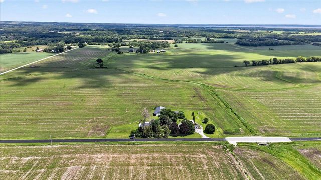 1270 Hillside Road, Edgerton, WI 53534