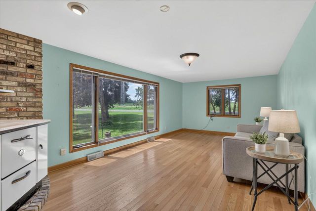 1270 Hillside Road, Edgerton, WI 53534