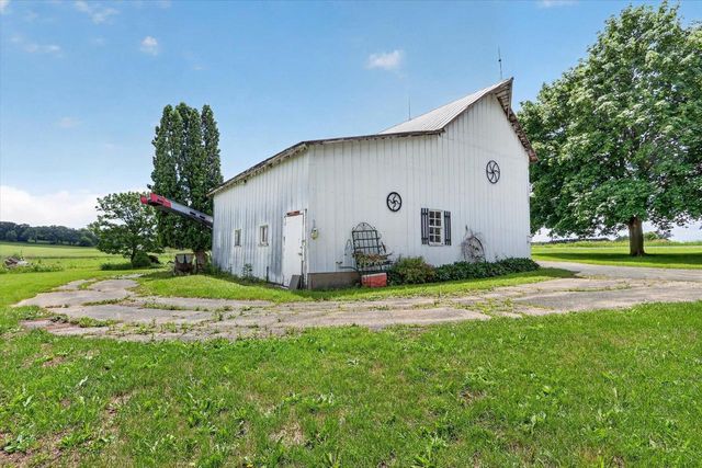 1270 Hillside Road, Edgerton, WI 53534
