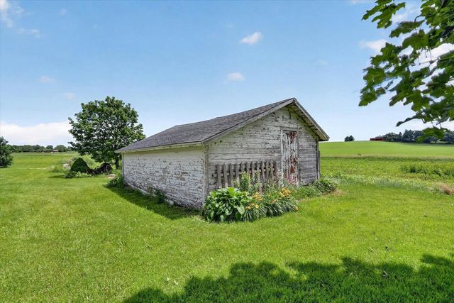 1270 Hillside Road, Edgerton, WI 53534