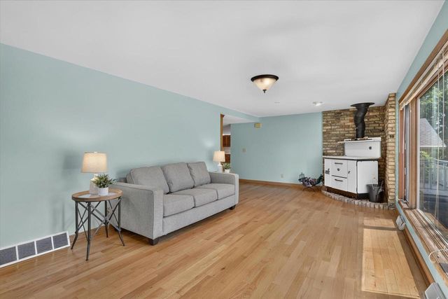 1270 Hillside Road, Edgerton, WI 53534