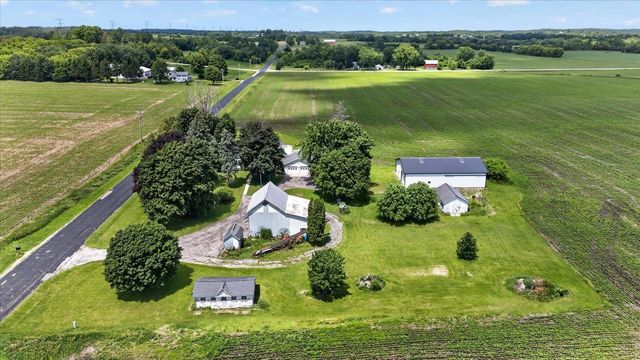 1270 Hillside Road, Edgerton, WI 53534