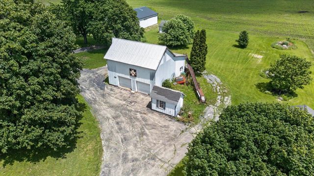 1270 Hillside Road, Edgerton, WI 53534