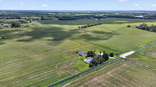 1270 Hillside Road, Edgerton, WI 53534