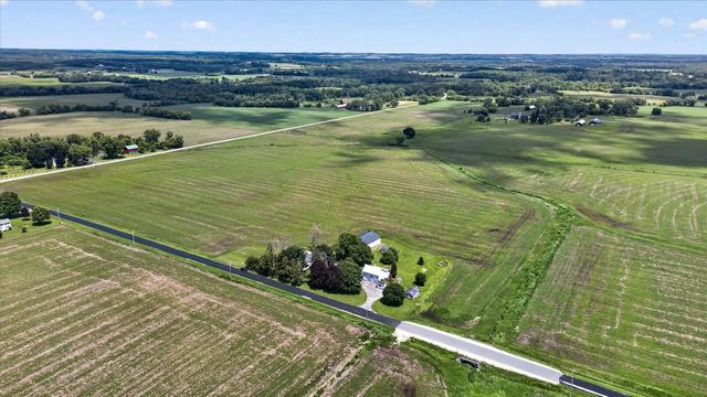 1270 Hillside Road, Edgerton, WI 53534