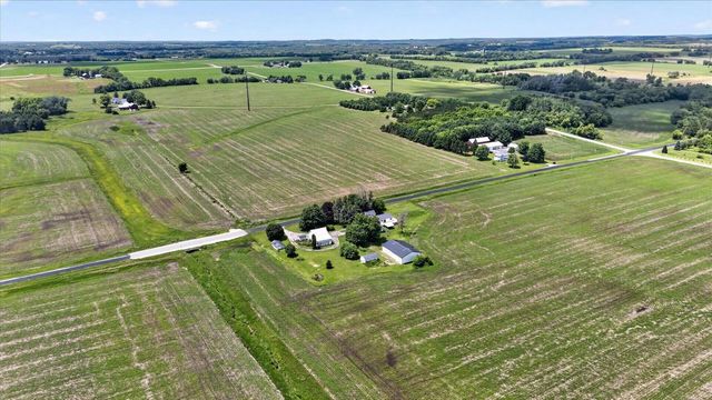 1270 Hillside Road, Edgerton, WI 53534