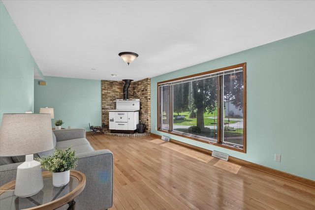 1270 Hillside Road, Edgerton, WI 53534