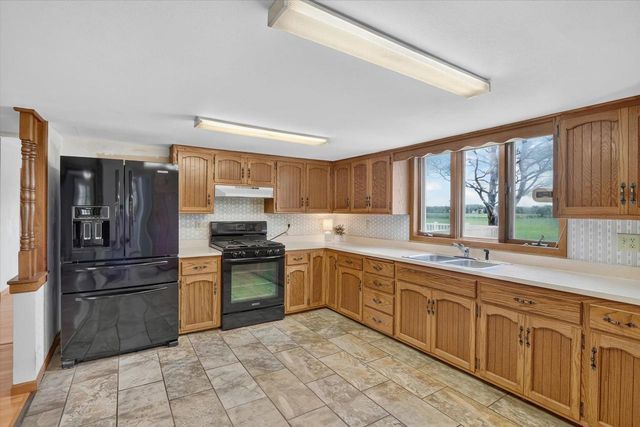 1270 Hillside Road, Edgerton, WI 53534