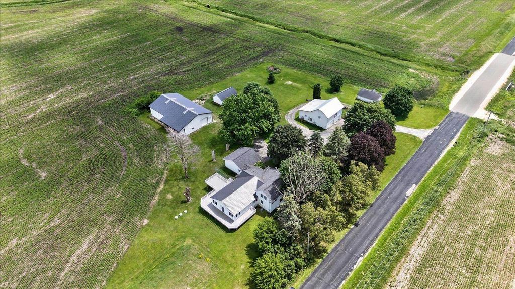 1270 Hillside Road, Edgerton, WI 53534