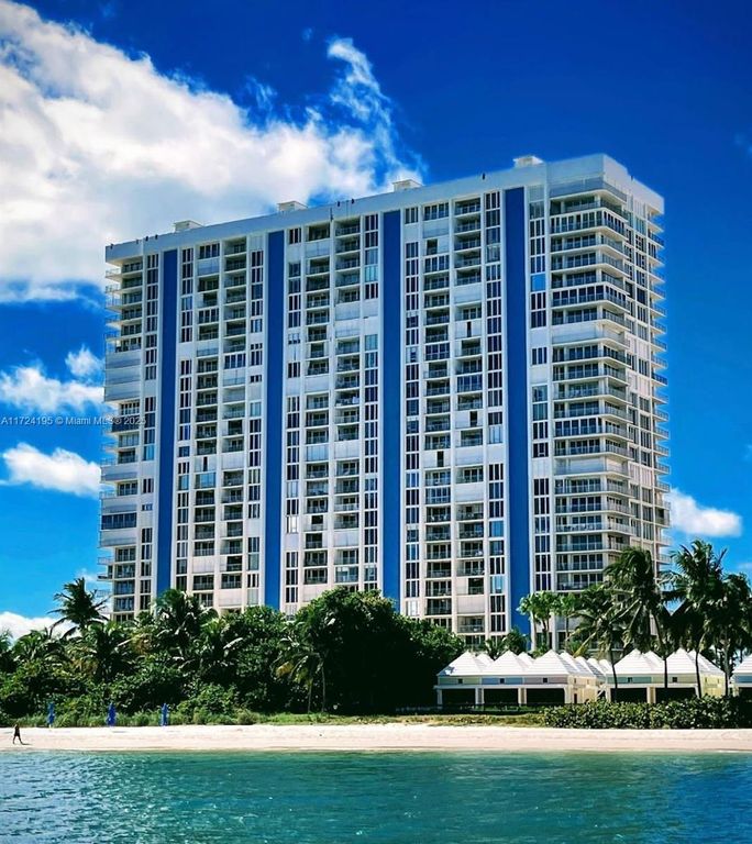 881 Ocean Dr TH7, Key Biscayne, FL 33149