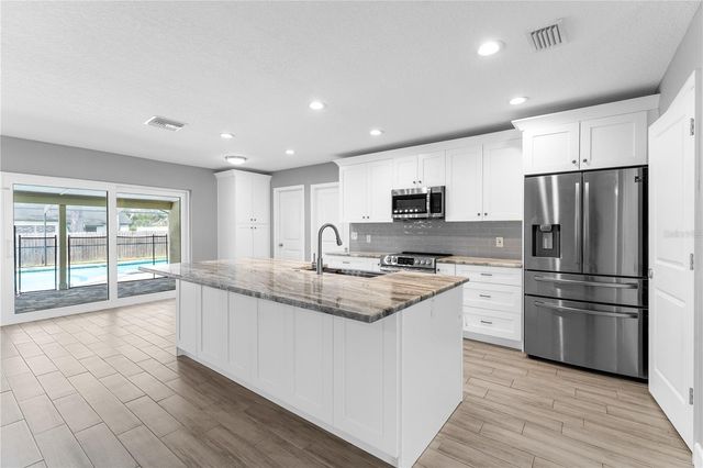 10700 N 62ND STREET, Temple Terrace, FL 33617