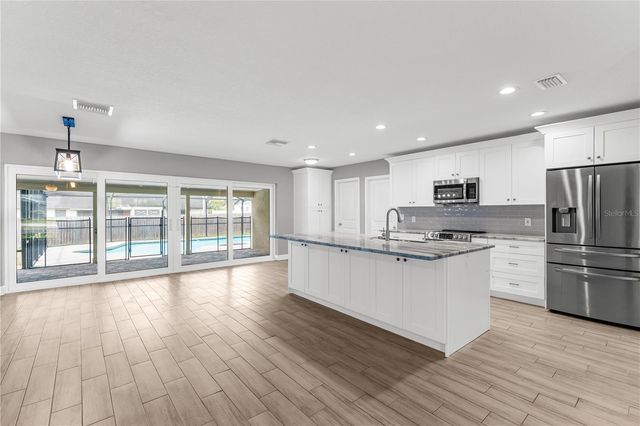 10700 N 62ND STREET, Temple Terrace, FL 33617