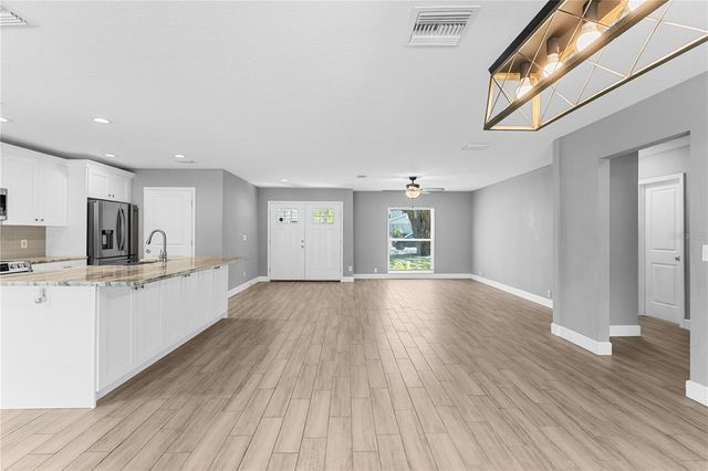 10700 N 62ND STREET, Temple Terrace, FL 33617