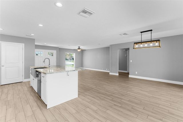 10700 N 62ND STREET, Temple Terrace, FL 33617