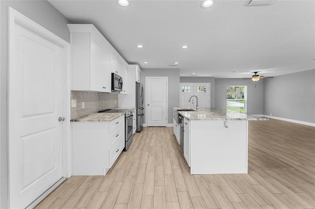 10700 N 62ND STREET, Temple Terrace, FL 33617