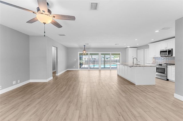 10700 N 62ND STREET, Temple Terrace, FL 33617