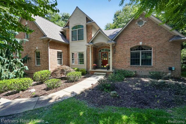 5935 Winans View Court, Hamburg Township, MI 48169