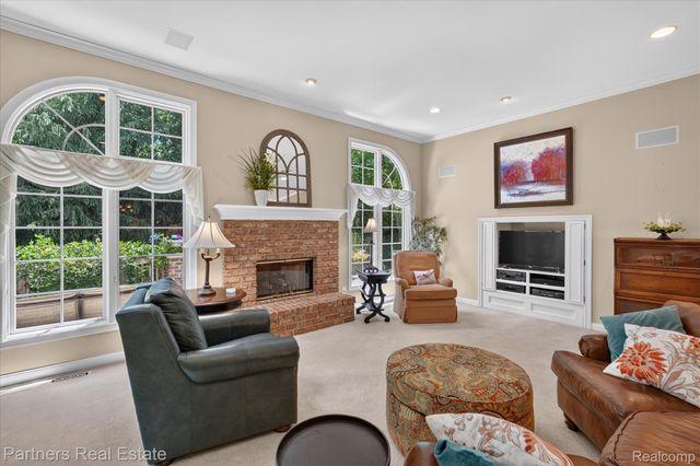 5935 Winans View Court, Hamburg Township, MI 48169