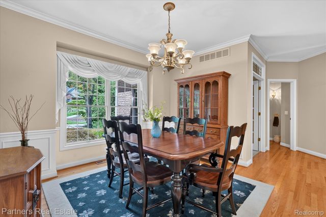 5935 Winans View Court, Hamburg Township, MI 48169