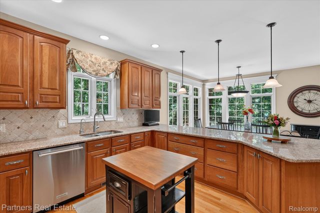 5935 Winans View Court, Hamburg Township, MI 48169