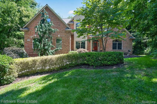 5935 Winans View Court, Hamburg Township, MI 48169