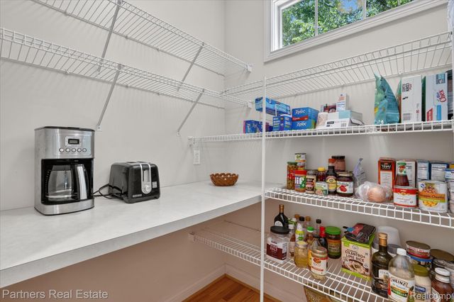 5935 Winans View Court, Hamburg Township, MI 48169