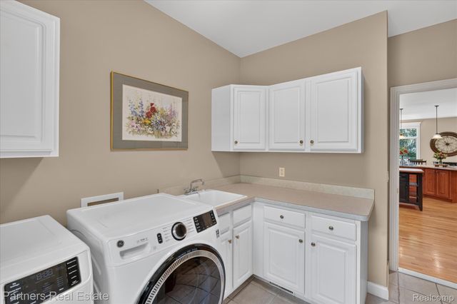 5935 Winans View Court, Hamburg Township, MI 48169