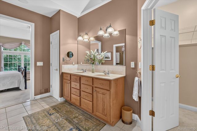 5935 Winans View Court, Hamburg Township, MI 48169