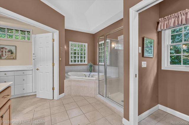 5935 Winans View Court, Hamburg Township, MI 48169