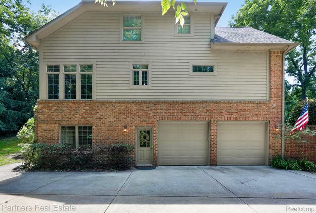 5935 Winans View Court, Hamburg Township, MI 48169