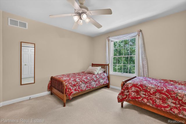 5935 Winans View Court, Hamburg Township, MI 48169