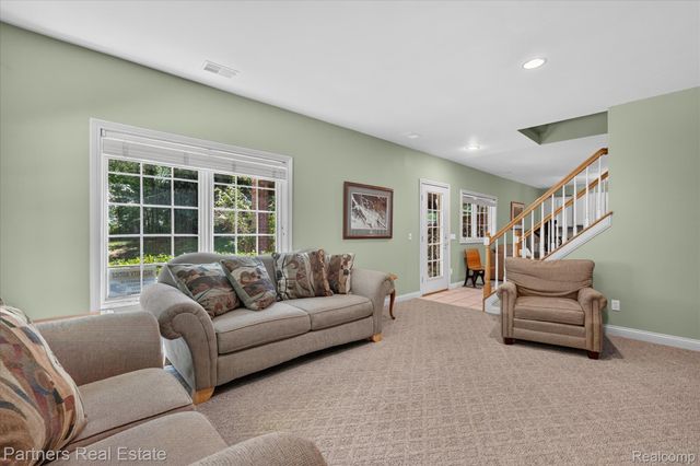 5935 Winans View Court, Hamburg Township, MI 48169