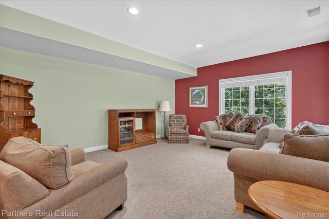 5935 Winans View Court, Hamburg Township, MI 48169