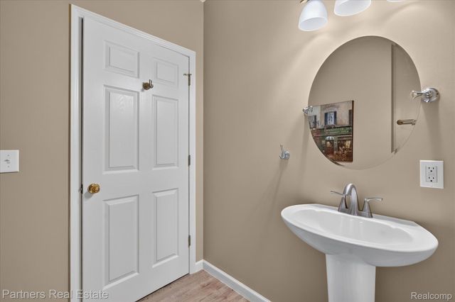 5935 Winans View Court, Hamburg Township, MI 48169