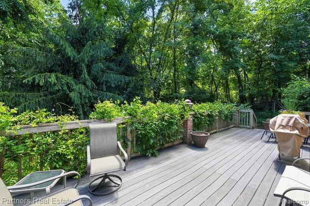 5935 Winans View Court, Hamburg Township, MI 48169