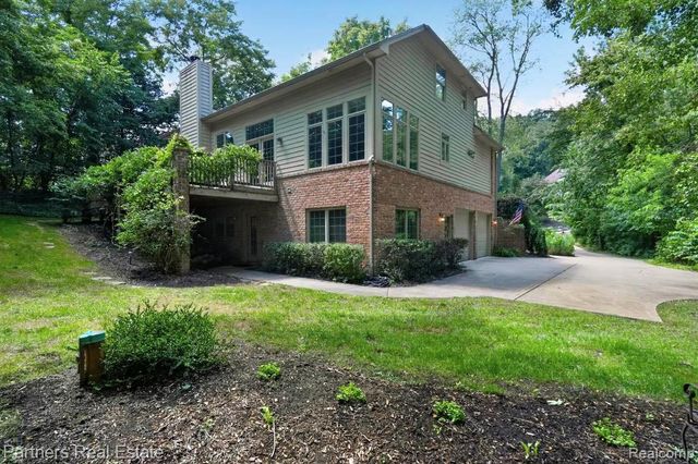 5935 Winans View Court, Hamburg Township, MI 48169