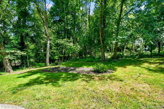 5935 Winans View Court, Hamburg Township, MI 48169