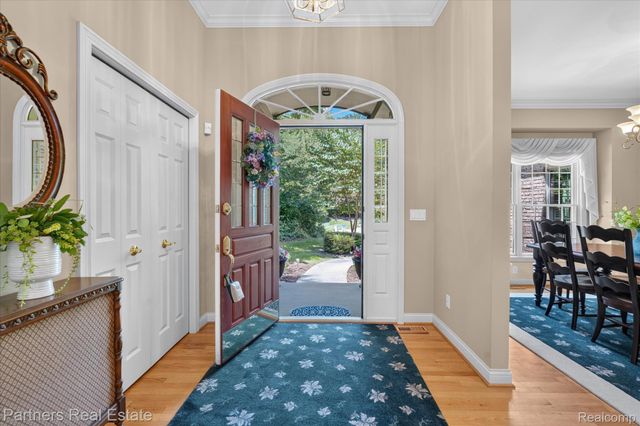 5935 Winans View Court, Hamburg Township, MI 48169