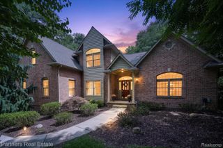 5935 Winans View Court, Hamburg Township, MI 48169