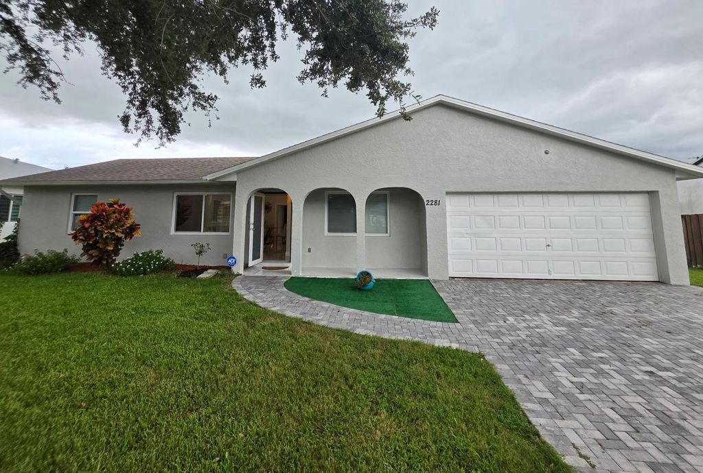 2281 SE Belvedere Street, Port St. Lucie, Port St Lucie, FL 34984