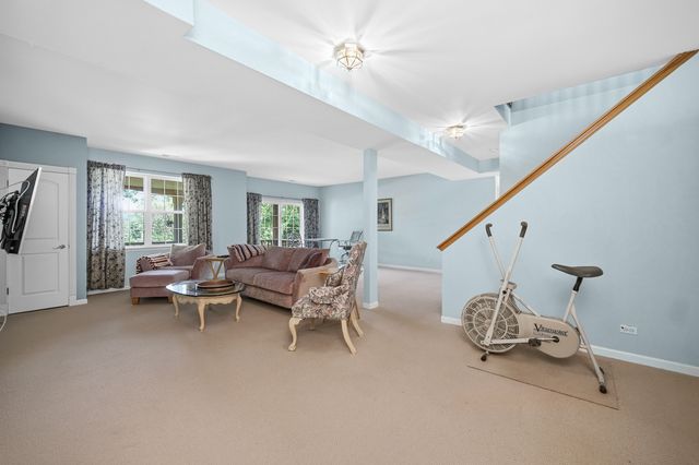 720 Viewpointe Drive, St. Charles, IL 60174