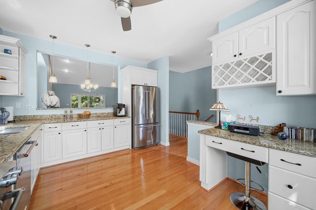720 Viewpointe Drive, St. Charles, IL 60174